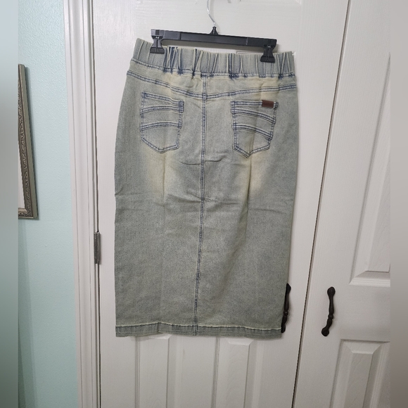 NWT NUGGLES 31" Denim skirt - Picture 3 of 4